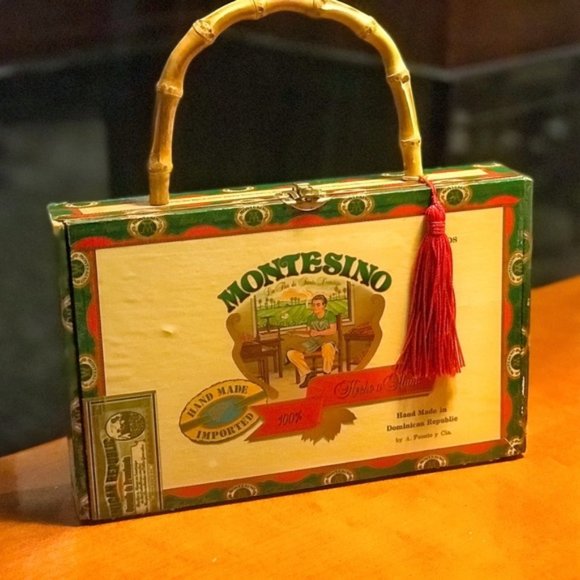 Montesano Green, Gold and Red Handmade Cigar Purse - Picture 2 of 8